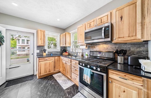 Lakewood House | Beautifully updated Entire Duplex! Sleeps 10!