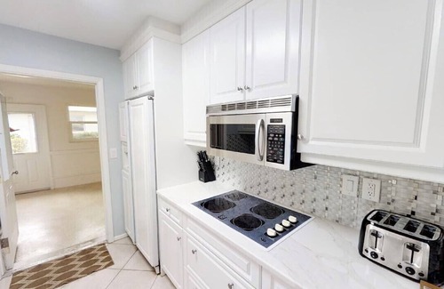 Siesta Key Villa | Beautifully Updated Villa Directly on Crescent Beach