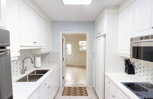 Siesta Key Villa | Beautifully Updated Villa Directly on Crescent Beach