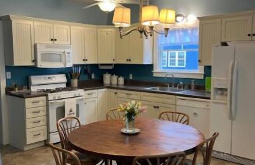 Lakeside House | Beautifully restored historic Lakeside home sleeps 12 just steps from the lake