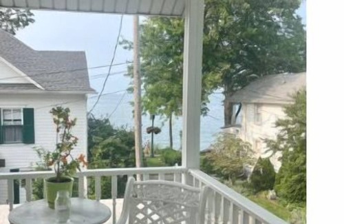 Lakeside House | Beautifully restored historic Lakeside home sleeps 12 just steps from the lake