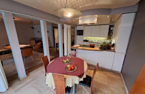 Gullegem Bed & Breakfast | BeautyD Triple Room with double bed and 1 folding bed