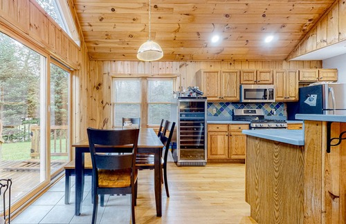 Stratton and Bromley Ski Areas House | Beaver Glen | House in Winhall with large deck - near Stratton & Bromley