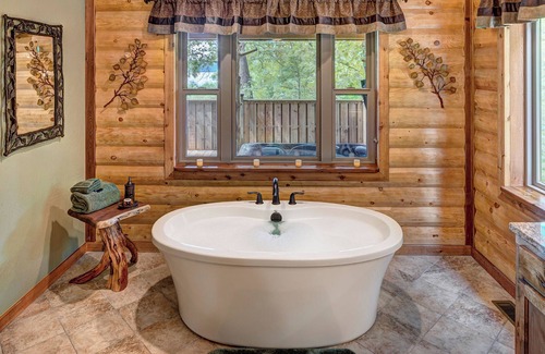 Sylvan Shores Cabin | Beaver Lake Waterfront Homestead House with Hot Tub ON Beaver Lake w/Dock/Slips. Rate based on 4 people.