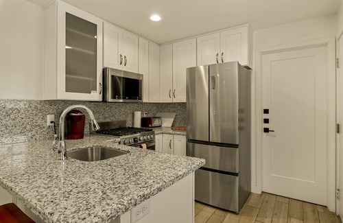 Flagstaff House | Beaver Street Trio - 3 Adjacent Homes, Fenced Yards, AC, W/D, 1G WiFi, Smart TVs