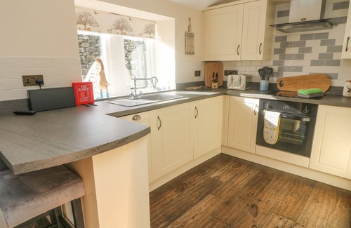 Sutton-in-Craven Cottage | BECKSIDE COTTAGE, romantic, with hot tub in Cowling