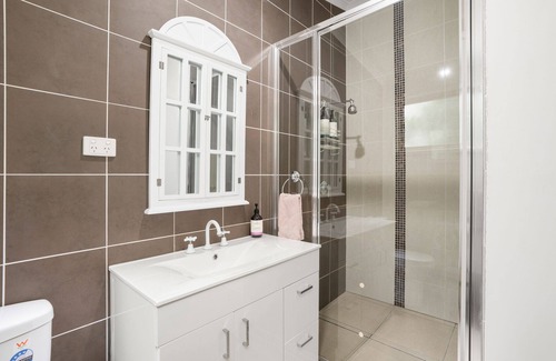 North Deep Creek Bed & Breakfast | Bed and Breakfast with stunning rural views overlooking pool. Handy to town.
