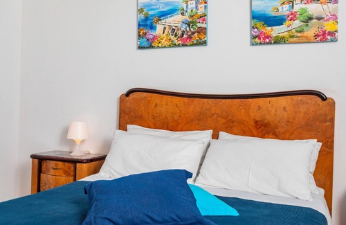 Aci Sant'Antonio Bed & Breakfast | Bed and Breakfast 'Carolea' with Shared Pool, Wi-Fi and Air Conditioning