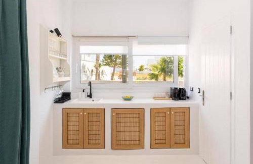 Kamari Bed & Breakfast | Bed and breakfast ∙ 4 guests