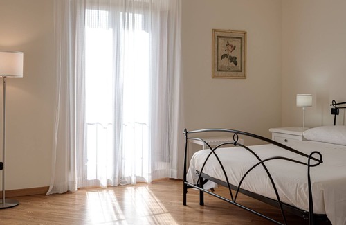 Poggio a Caiano House | Bed and Breakfast 'I Medici' with Private Terrace and Wi-Fi