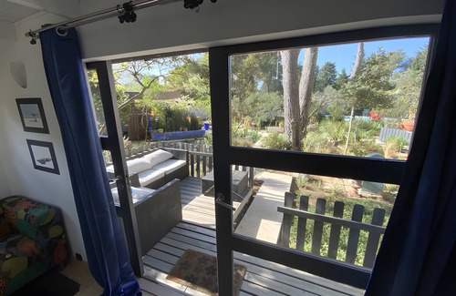 Quartier des Espesses Bed & Breakfast | Bed and Breakfast 'Bleu' with Shared Pool, Private Terrace and Air Conditioning