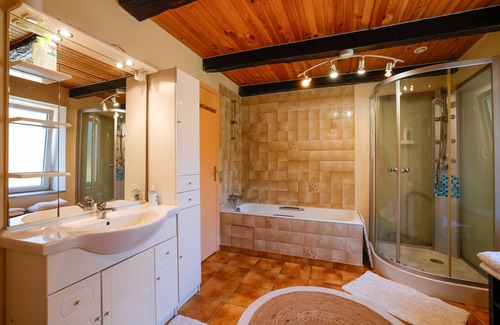 Cast Bed & Breakfast | Bed and Breakfast 'Breizh' with Private Terrace, Shared Garden and Wi-Fi