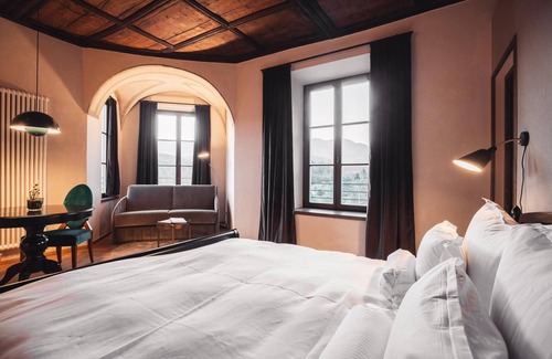 San Lorenzo di Sebato House | Bed and Breakfast "Castel Maurn Suite Galilei" with Mountain View, Shared Pool & Wi-Fi