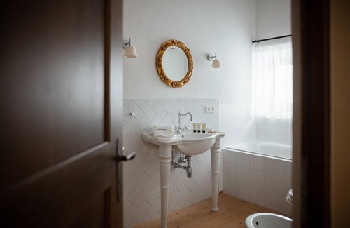 San Lorenzo di Sebato House | Bed and Breakfast "Castel Maurn Suite Galilei" with Mountain View, Shared Pool & Wi-Fi