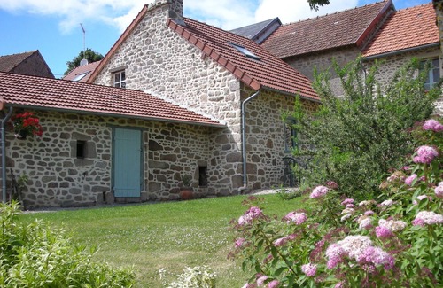 Naillat House | Bed and breakfast capacity 2 ps sitting area quitchenet tv wifi see details...