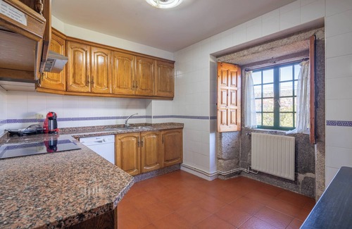 Areas Bed & Breakfast | Bed and Breakfast "Casa Rectoral Habitacion Triple 4" with Mountain View, Shared Pool & Wi-Fi
