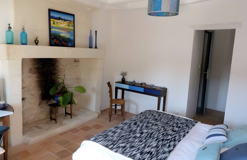 Tavant Bed & Breakfast | Bed and Breakfast 'Destination Paisibleue' with Shared Terrace, Shared Garden and Wi-Fi