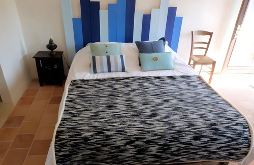 Tavant Bed & Breakfast | Bed and Breakfast 'Destination Paisibleue' with Shared Terrace, Shared Garden and Wi-Fi