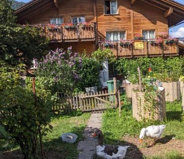 Glarus Sued House | Bed and Breakfast die Älplersuite mit eigenem Bad und Terrasse