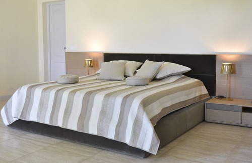 Saint-Andiol Bed & Breakfast | Bed and Breakfast OCTAVIA