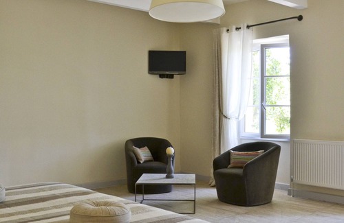 Saint-Andiol Bed & Breakfast | Bed and Breakfast OCTAVIA
