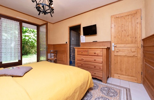 Pluvigner Bed & Breakfast | Bed and Breakfast 'Gauvin' with Shared Terrace, Shared Garden and Wi-Fi