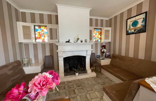 Cancale Bed & Breakfast | Bed and Breakfast 'La Mansardière - Chambre 4' with Shared Garden and Wi-Fi