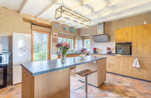Concarneau Bed & Breakfast | Bed and Breakfast 'Madame De Staël' with Shared Terrace, Shared Garden and Wi-Fi