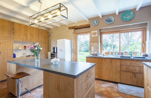 Concarneau Bed & Breakfast | Bed and Breakfast 'Madame De Staël' with Shared Terrace, Shared Garden and Wi-Fi