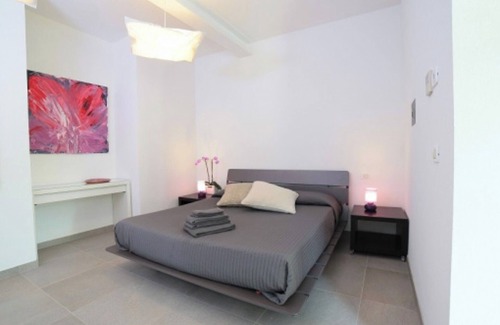 Palazzolo dello Stella Bed & Breakfast | Bed and Breakfast Loggia degli Artisti 'Deluxe Room Two' with Shared Pool and Air Conditioning