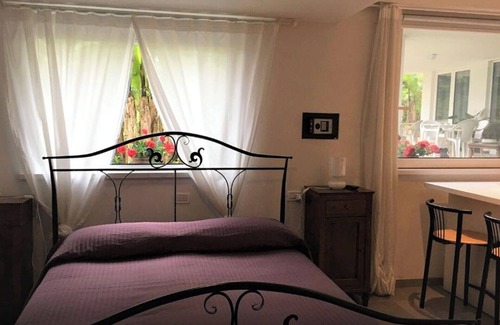 Palazzolo dello Stella Bed & Breakfast | Bed and Breakfast Loggia degli Artisti 'Spacious Room' with Pool, Wi-Fi and Air Conditioning
