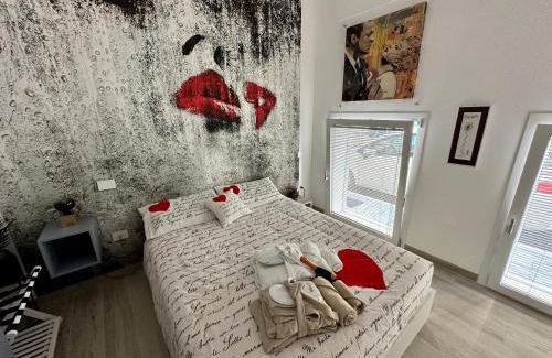 San Benedetto del Tronto Apartment | Bed Art Relaxing Suite - Appartamento con Sauna Love Suite Gallery