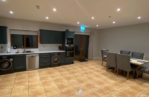 Dromod House | Bedroom 5, triple room with en-suite