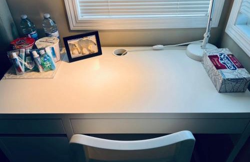 Fort Gary House | Bedrooms in Kenaston, Close to Walmart, Costco, IKEA, Outlet, Unversity of Manitoba