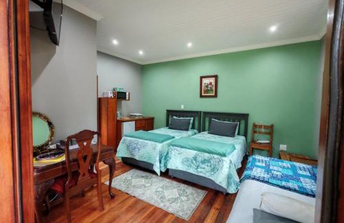 Waverley House | BEE-autiful Stay SC Garden Cottage