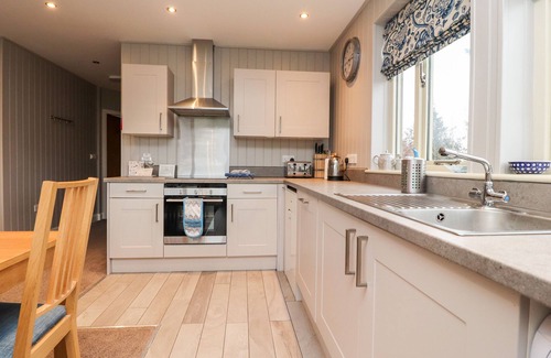 Preston Cottage | BEECH LODGE, character holiday cottage, with a garden in Goosnargh