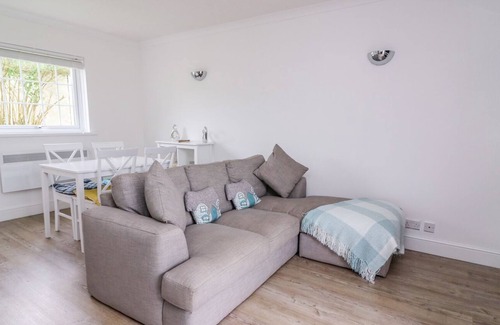 Aberporth Cottage | BEECH TREE COTTAGE, family friendly, with a garden in Aberporth