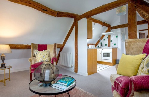 Quedgeley Cottage | Beecham Farmhouse - sleeps 12 guests in 6 bedrooms