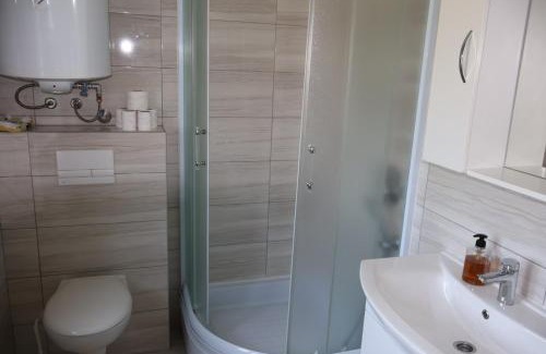 Canton 10 Apartment | Beechfront Escape Busko 2