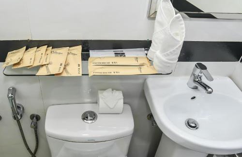 Male Hotel | Beehive Central
