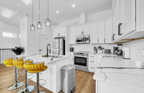 Northside House | Beehive House- Stylish Houston Getaway 3 Bedroom Home