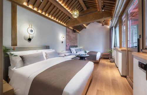 Wangfujing Shopping Area Hotel | Beijing Xin xiang YaYuan Countyard &NearWang Fu Jing Forbidden City Lama Temple and Summer palace,5 minutes walk from subway ,Free Laundry and coffee