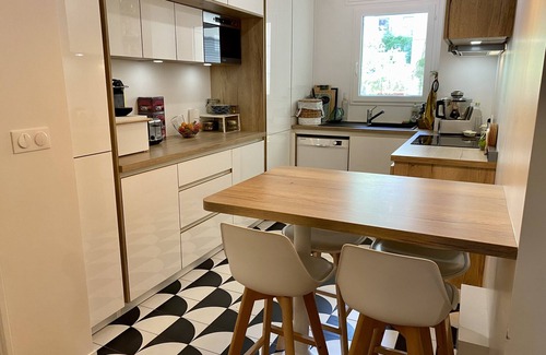 Issy-les-Moulineaux Apartment | Bel Appartement aux Portes de Paris. Calme, Spacieux, Avec Terrasses et Jardin