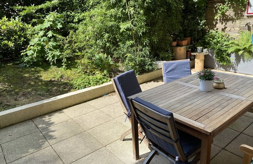Issy-les-Moulineaux Apartment | Bel Appartement aux Portes de Paris. Calme, Spacieux, Avec Terrasses et Jardin