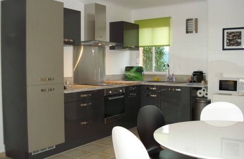 Santa Giulia Apartment | Bel Appartement de Plain-pied Dans une Résidence Fermée Avec Piscine de 300m2