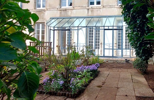 Quimper Apartment | Bel Appartement du Centre de Quimper, Rez-de-chaussée Avec Jardin