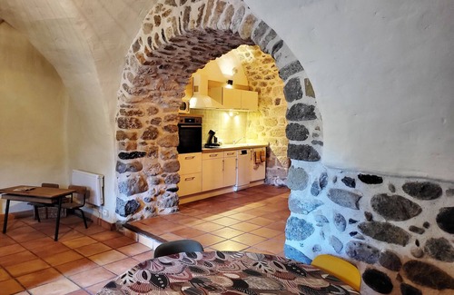 Aubenas Apartment | Bel Appartement en sud Ardèche au Bord de la Rivière