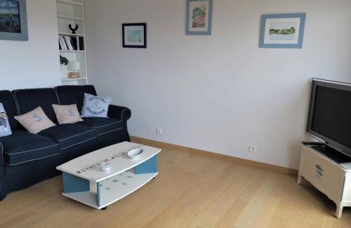 Perros-Guirec Apartment | Bel appartement rénové avec parking au centre-ville de Perros-Guirec - FR-1-368-247