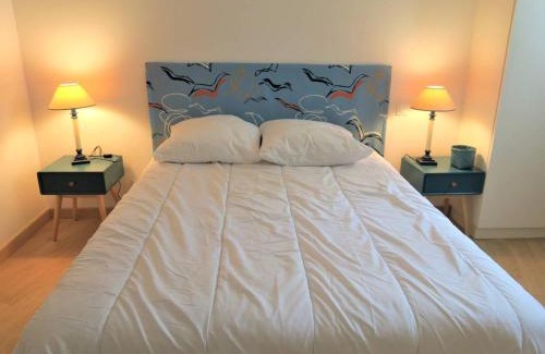 Perros-Guirec Apartment | Bel appartement rénové avec parking au centre-ville de Perros-Guirec - FR-1-368-247