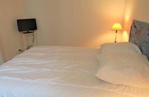 Perros-Guirec Apartment | Bel appartement rénové avec parking au centre-ville de Perros-Guirec - FR-1-368-247